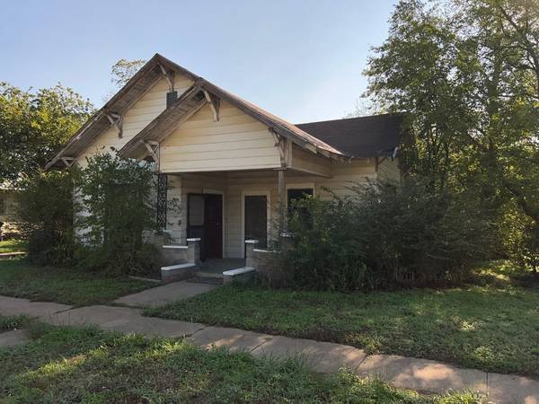 815 4th Avenue, Mineral Wells, TX 76067