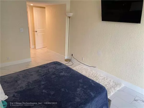 Pompano Beach, FL 33064,3500 Blue Lake Dr  #404