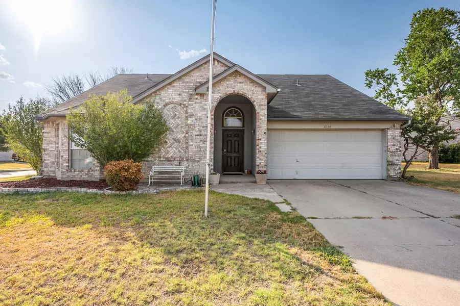 6734 White Tail Lane, Arlington, TX 76002