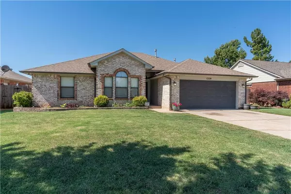 1229 Edinburg Drive, Yukon, OK 73099