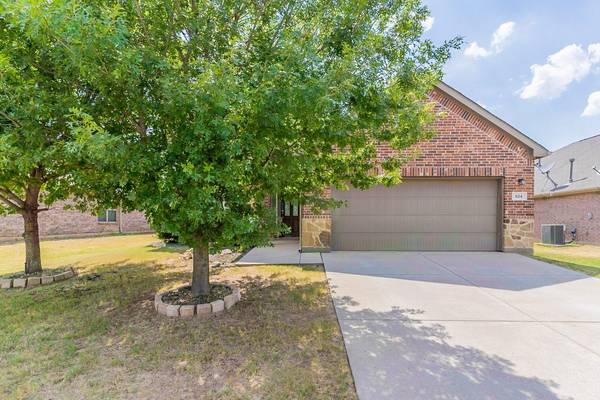 624 Swift Current Drive, Crowley, TX 76036