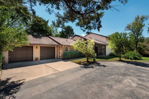 444 Robin Road, Cedar Hill, TX 75104