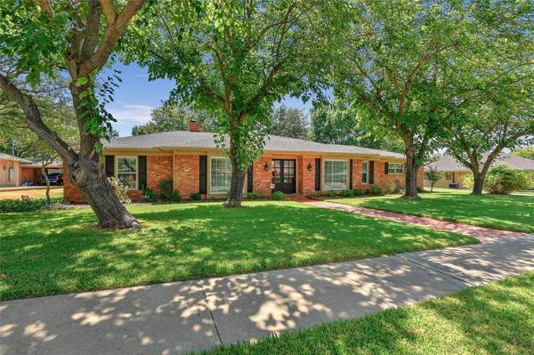 1634 Crescent Drive, Sherman, TX 75092