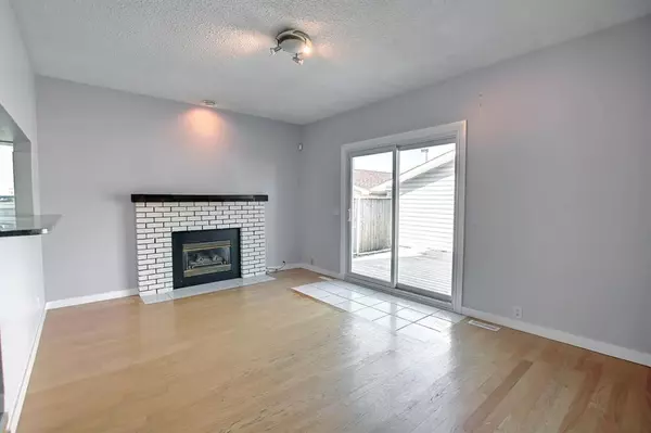 Calgary, AB T2W 3Y5,56 Cedardale Rise SW