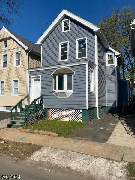 38 Long St, East Orange City, NJ 07017