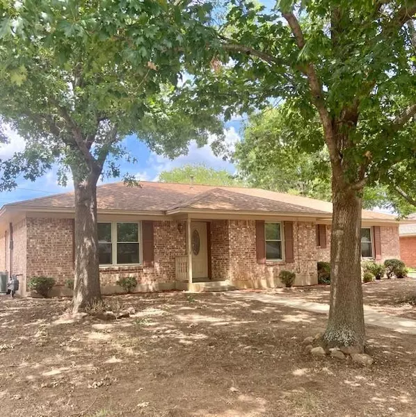 901 Imperial Drive, Denton, TX 76209