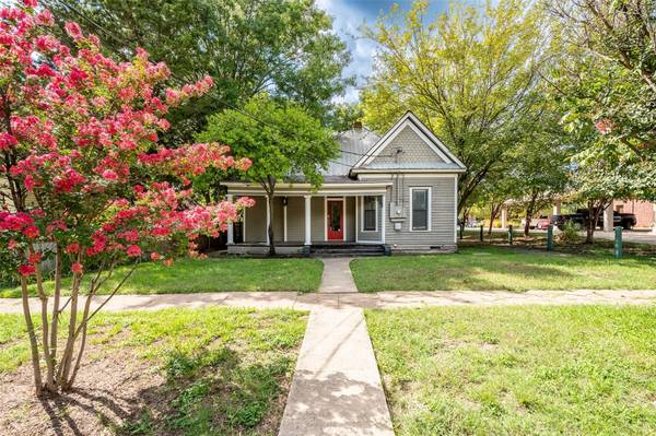 515 N College Street, Waxahachie, TX 75165