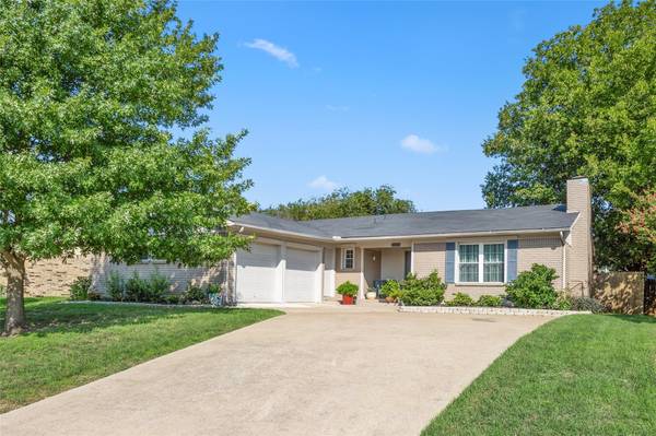 1617 Edge Hill Road, Benbrook, TX 76126