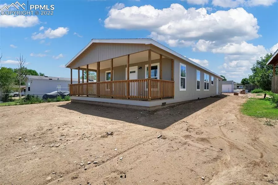 1038 S Saddlerock DR, Pueblo West, CO 81007