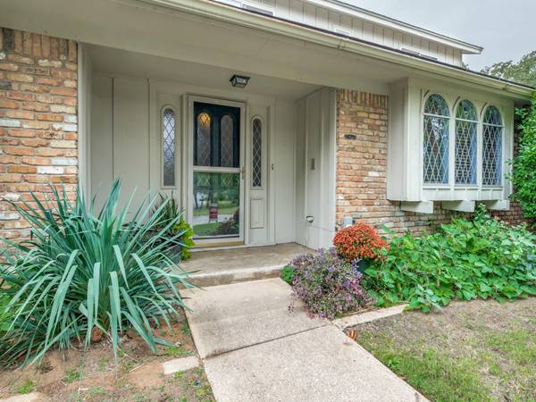 2711 Westridge Drive, Arlington, TX 76012