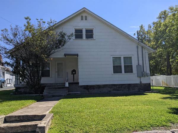 103 S Lane Street, Decatur, TX 76234