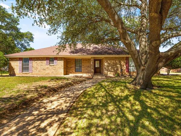 904 Angel Court, Cleburne, TX 76033