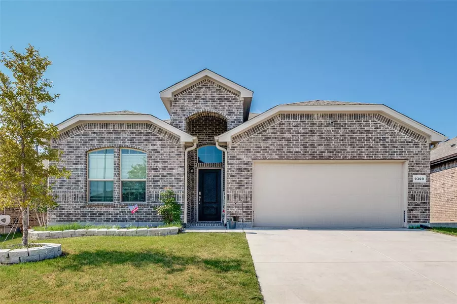 9309 Bronze Meadow Drive, Fort Worth, TX 76131