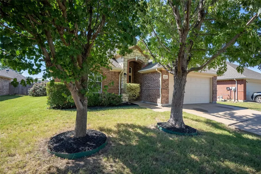 1347 Lake Forest Drive, Grand Prairie, TX 75052