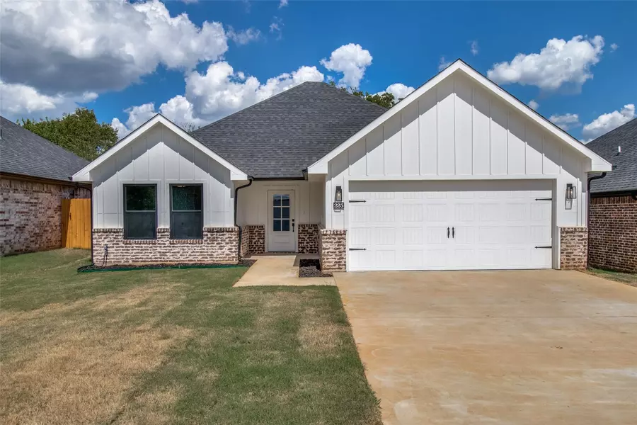 225 W Prospect, Denison, TX 75021