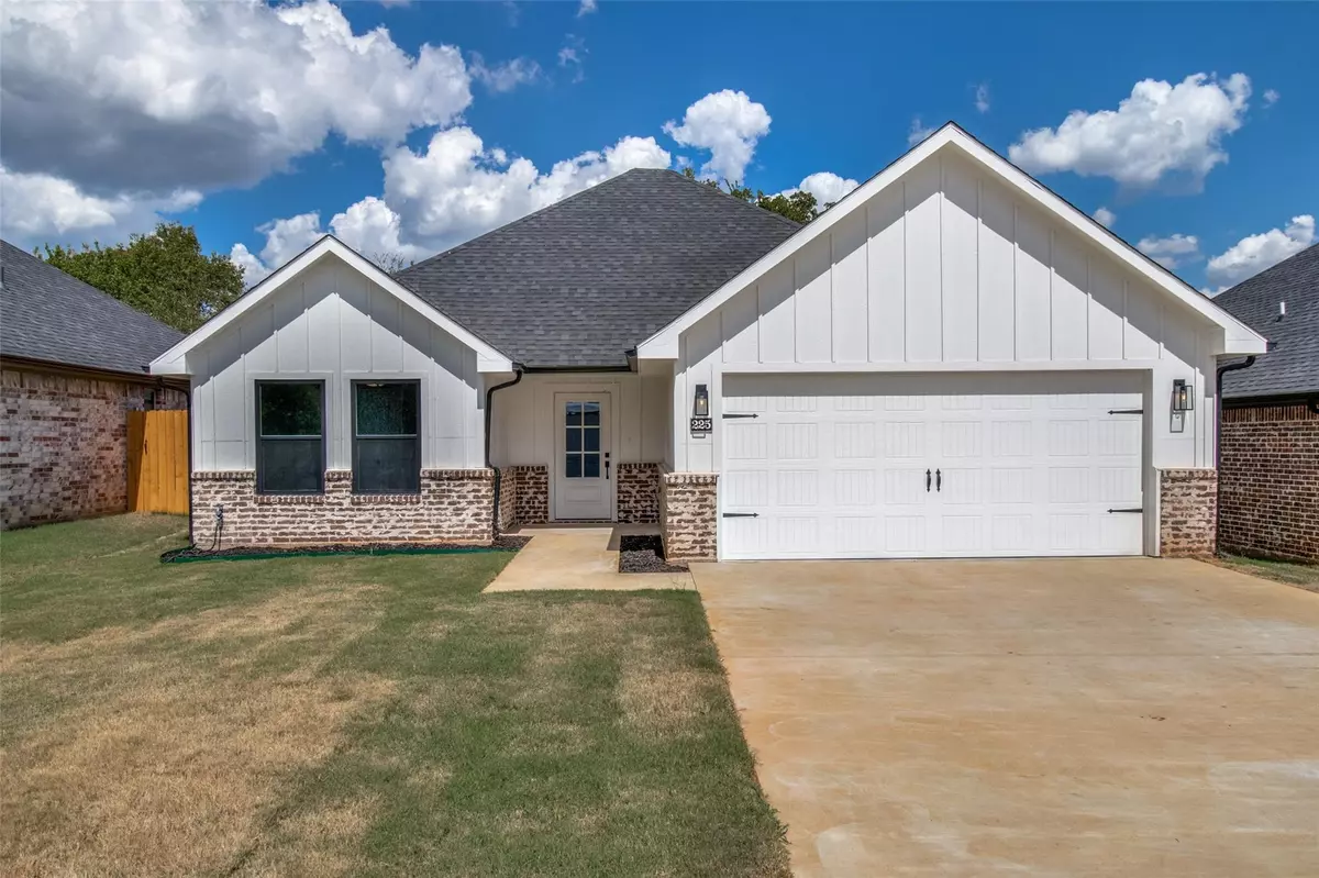 Denison, TX 75021,225 W Prospect