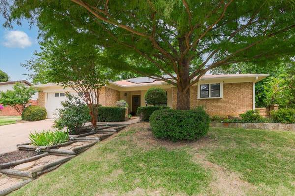 3208 Whisperwood Court, Bedford, TX 76021