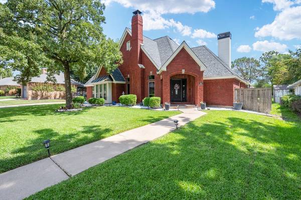 1304 Fairfax Drive, Mansfield, TX 76063