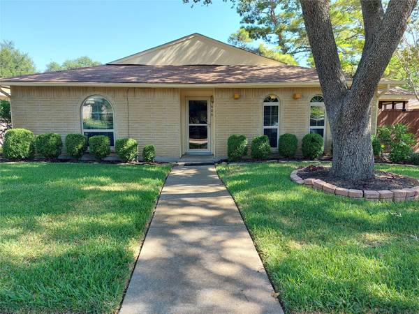 406 Solitude Drive, Garland, TX 75043