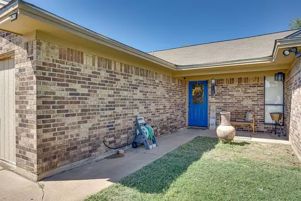 Granbury, TX 76048,1410 W Torrey Street