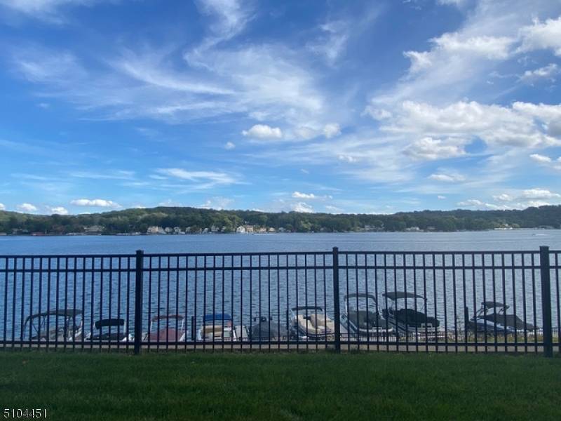 504 Mariners Pointe, Hopatcong Boro, NJ 07843
