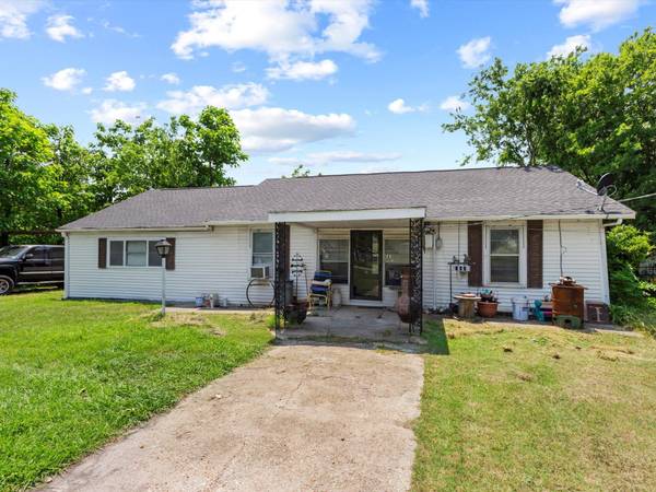 105 Wright Street, Barry, TX 75102