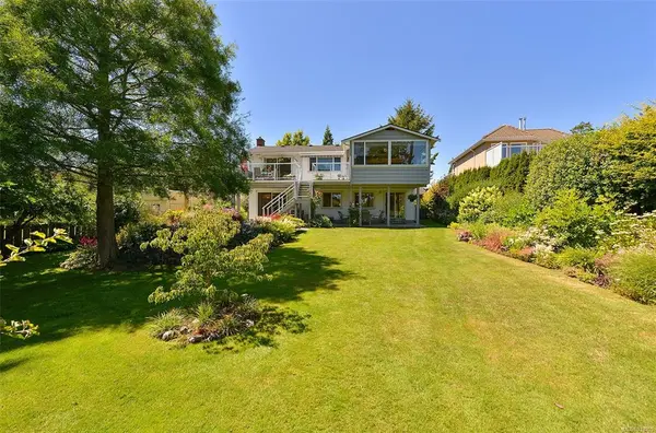 10255 RESTHAVEN Dr, Sidney, BC V8L 3H2