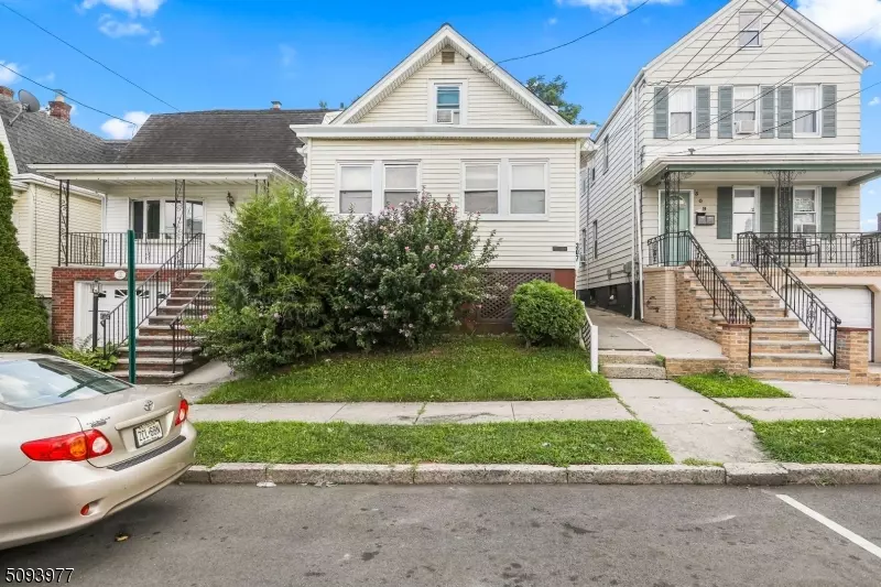 307 Jeffries St, Perth Amboy City, NJ 08861