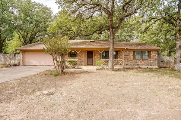 921 Rosebud Drive, Azle, TX 76020