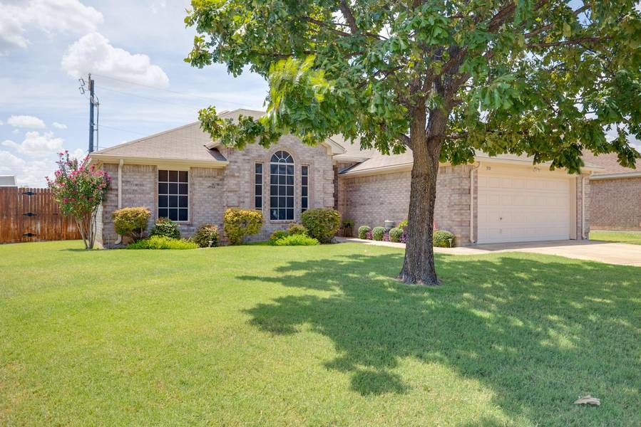 359 Bretts Way, Burleson, TX 76028