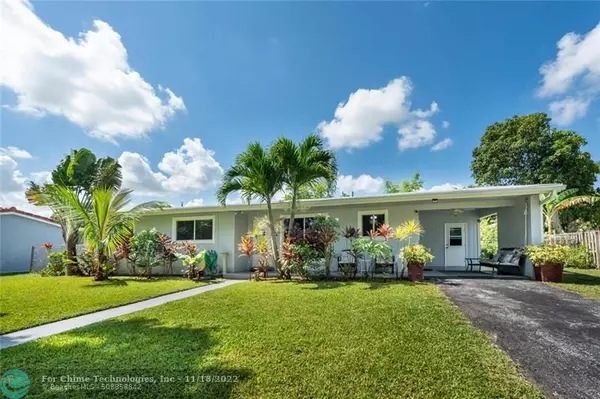 1025 W Country Club Cir, Plantation, FL 33317