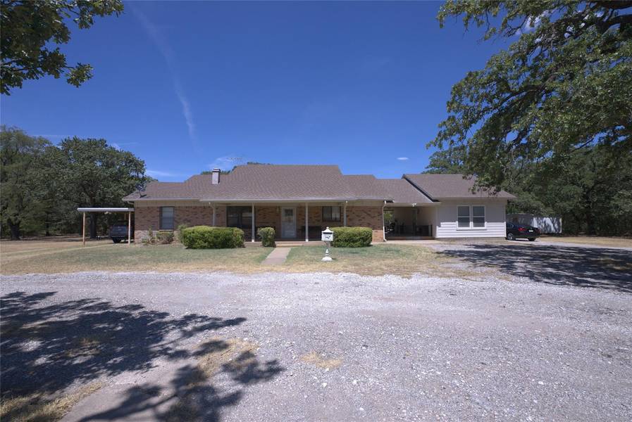 1612 Royalwood Circle, Joshua, TX 76058