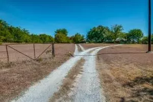 801 J E Woody Road, Springtown, TX 76082