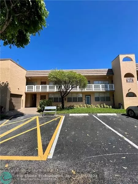 9121 Sunrise Lakes Blvd  #211, Sunrise, FL 33322