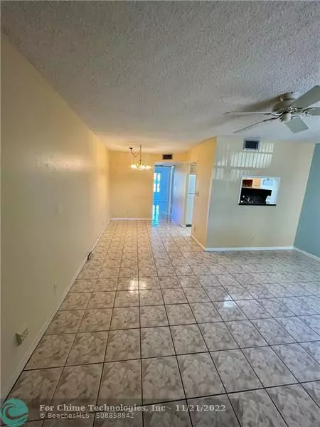 Sunrise, FL 33322,9121 Sunrise Lakes Blvd  #211