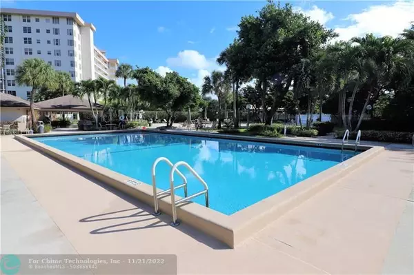 Pompano Beach, FL 33069,3505 Oaks Way  #506