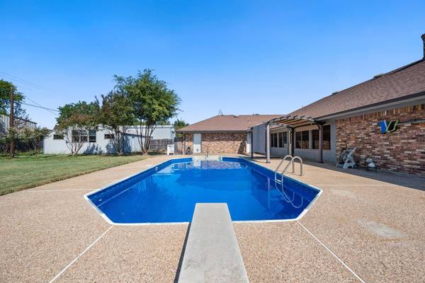 2715 N Hill Terrace, Keene, TX 76031