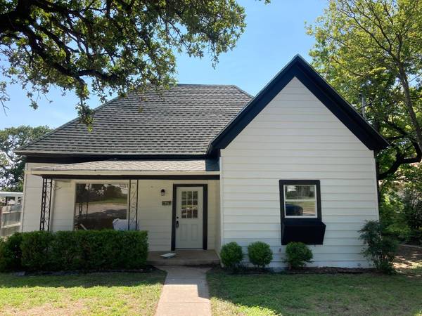 604 W Pecan Street, Bowie, TX 76230