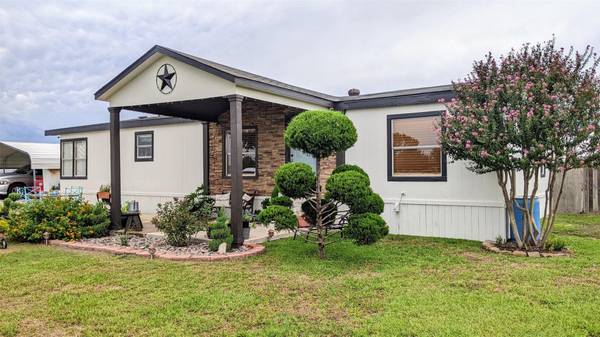 9011 Douglas Circle, Talty, TX 75160