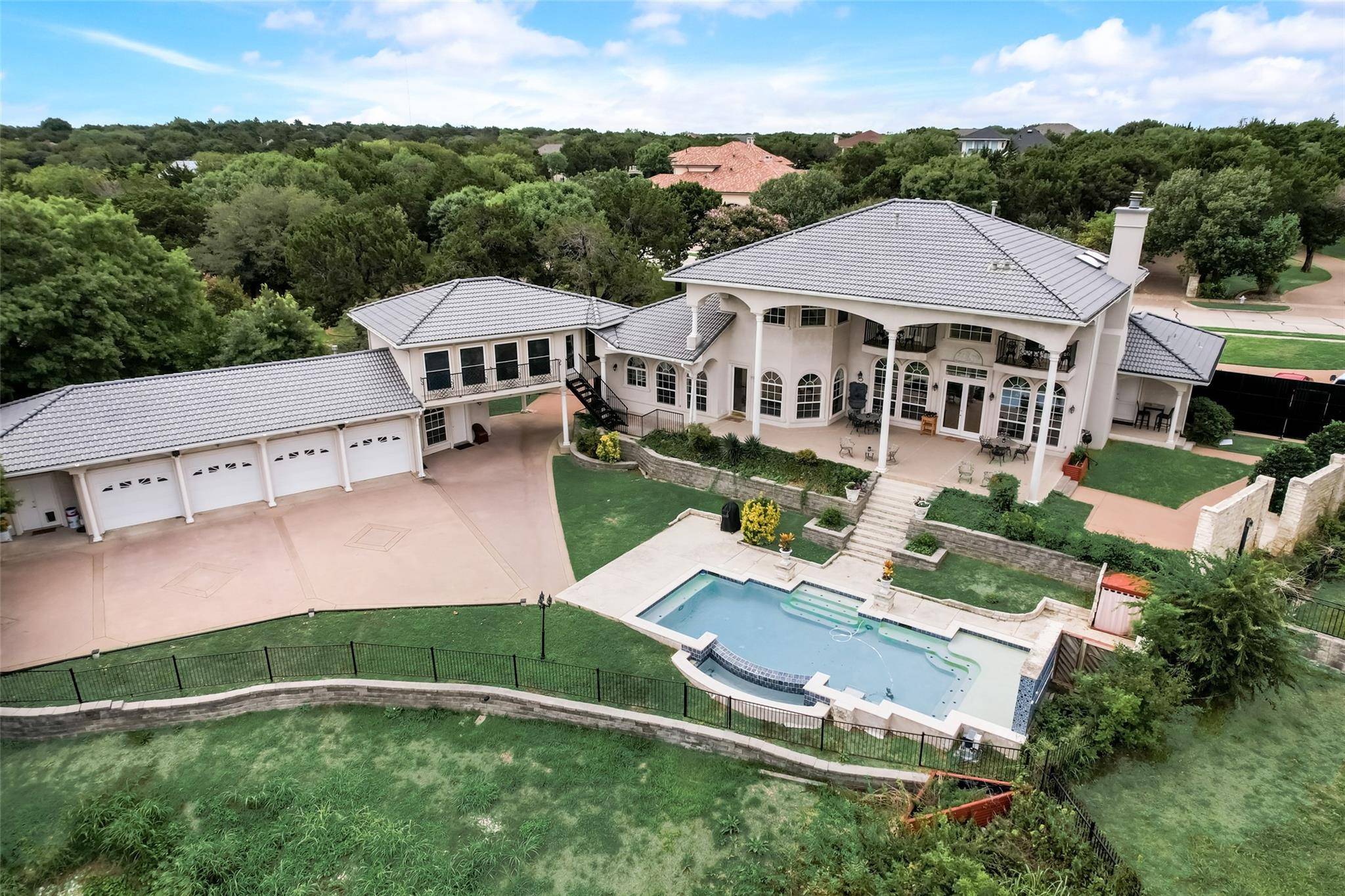 724 Bluff Ridge Drive,  Cedar Hill,  TX 75104