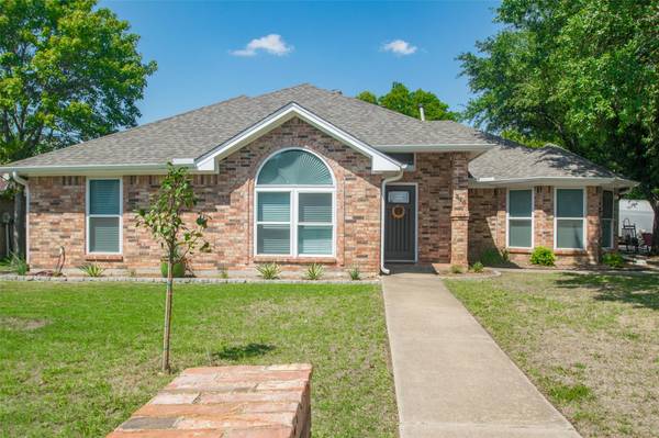 315 Woodlawn Street,  Krum,  TX 76249