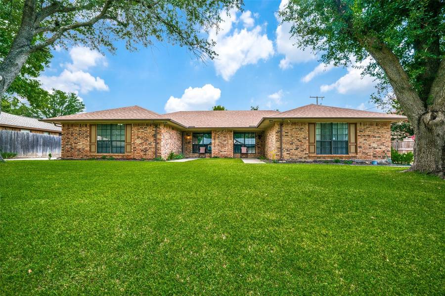 2810 Sarah Drive, Pantego, TX 76013