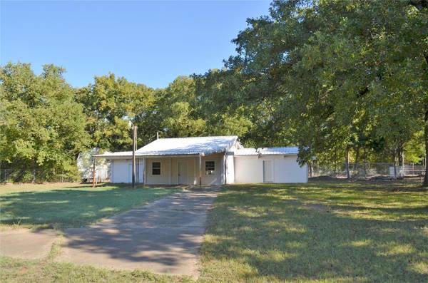 169 Golden Oaks Drive, Mabank, TX 75156