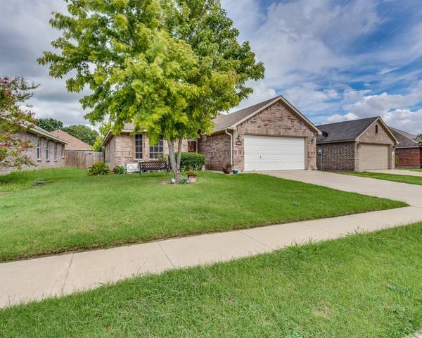 324 Creekside Way, Waxahachie, TX 75165