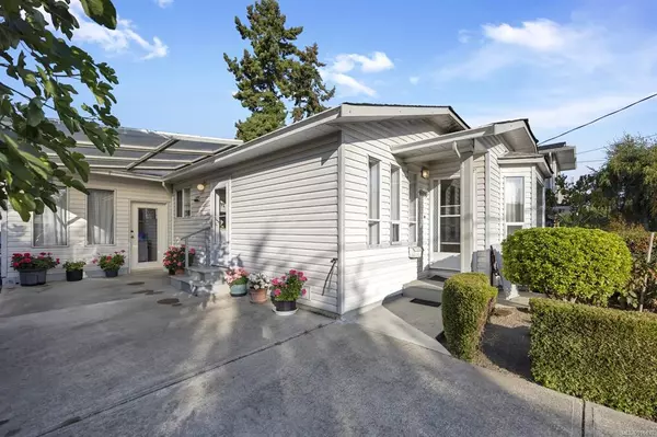 10186 Third St, Sidney, BC V8L 3B8