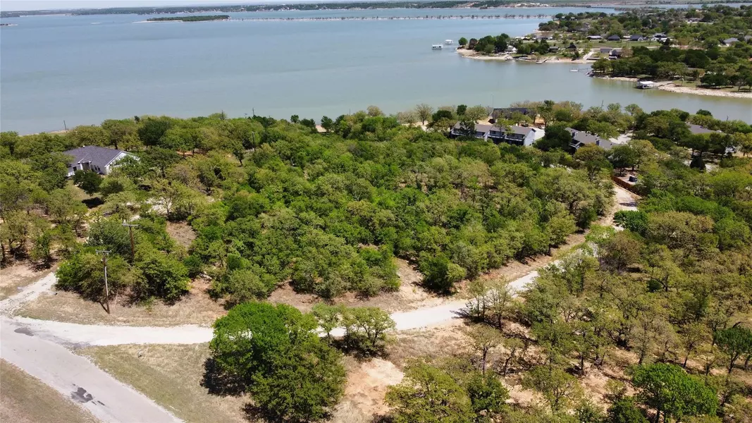 206 Cimmarron Vista Court, Runaway Bay, TX 76426