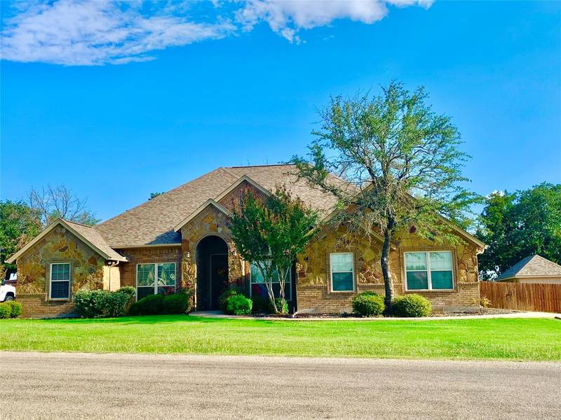 3223 Golden Oaks Circle, Granbury, TX 76049