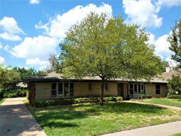 1409 Glenbrook Drive, Irving, TX 75061