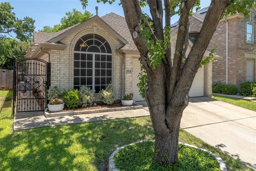 3924 Sovereign Drive, Bedford, TX 76021