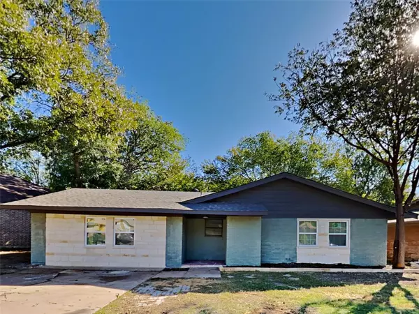 305 Harriett Street, Arlington, TX 76010